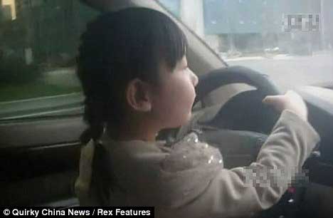 budak perempuan memandu kereta di China budak-perempuan-memandu