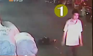 Budak China digilis dan dilanggar lari oleh van dan lori budak-china-digilis-dilanggar-van