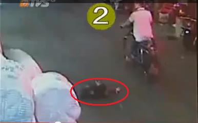 Budak 2 tahun cedera digilis van budak-china-digilis-dilanggar-van2